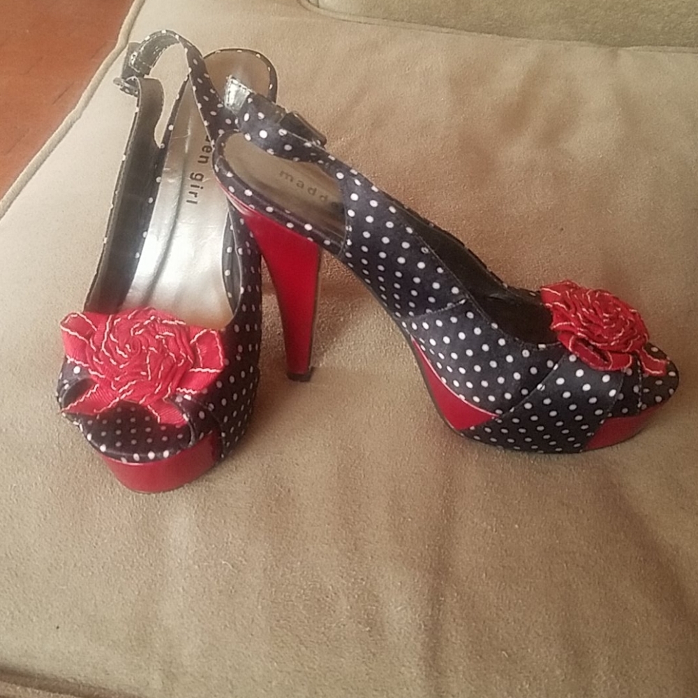 Shoes - Picture 2 of 4
